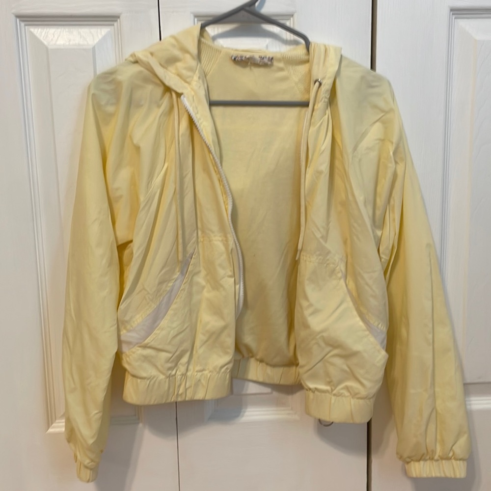 Cropped wind breaker